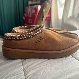 Tasman uggs, like new, barely worn.